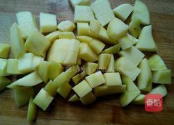 土豆烧翅根的做法图解2