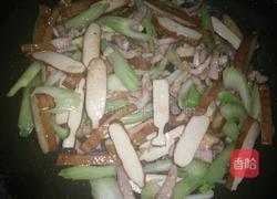 西芹肉丝炒香干的做法图解6