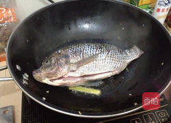 酸甜罗非鱼的做法图解2