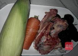 玉米鸡汤的做法图解1