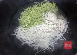 炒双色面的做法图解3