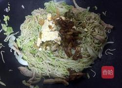 炒双色面的做法图解13