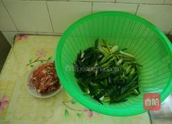 蒜苗炒五花肉的做法图解1