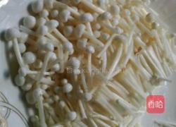 西红柿金针菇烧豆腐的做法图解1