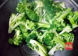 鲜冬菇炒西兰花的做法图解4