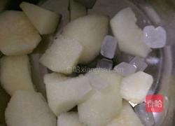 冰糖雪梨的做法图解2
