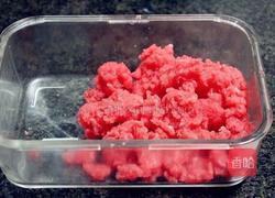 牛肉洋葱胡萝卜馅饼的做法图解1