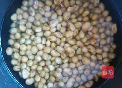 年味~鸭腿炖黄豆的做法图解1