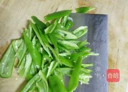 蒜香尖椒炒西芹的做法图解3