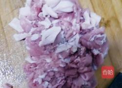 香菇白菜猪肉饺子馅的做法图解1