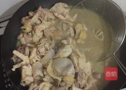 小鸡炖香菇的做法图解1