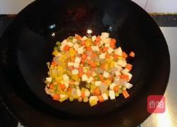 西兰花炒五丁的做法图解5