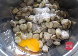 麻辣穿衣蚕豆的做法图解2