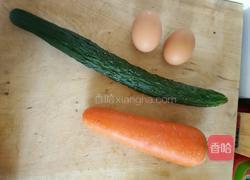 黄瓜胡萝卜鸡蛋饼的做法图解1