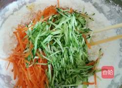 黄瓜胡萝卜鸡蛋饼的做法图解3