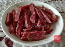 青红椒炒香肠的做法图解5