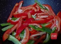青红椒炒香肠的做法图解7
