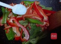 青红椒炒香肠的做法图解8