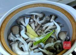 鸡菇腰片汤的做法图解3