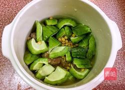 猪骨黄豆苦瓜汤的做法图解5