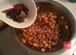 水煮五香花生米的做法图解4