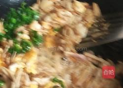 金针菇炒饭的做法图解2
