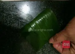 Illustration of how to make bamboo leaf yellow cake 10
