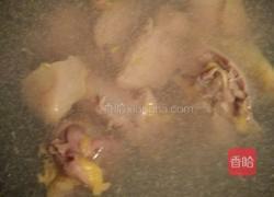 蘑菇炖老母鸡汤的做法图解2