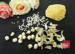 银耳百合莲子羹的做法图解1