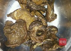 肉片松蛾炖山药的做法图解3