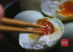 自制流油咸鸭蛋的做法图解9