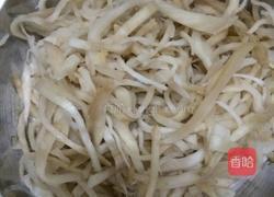 猪肉炒头菜丝的做法图解1