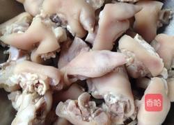 黄豆炖猪蹄的做法图解1