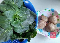 香菇炒青菜的做法图解1