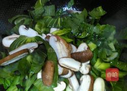 香菇炒青菜的做法图解3