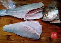 家常酸菜鲈鱼的做法图解2