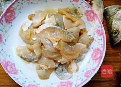 家常酸菜鲈鱼的做法图解5