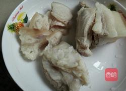 酸菜炒五花肉的做法图解1