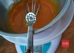 葵花仁蜂蜜柚子鸭蛋糕的做法图解2