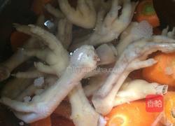 胡萝卜眉豆鸡爪汤的做法图解5