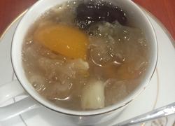 冰糖枇杷银耳百合汤