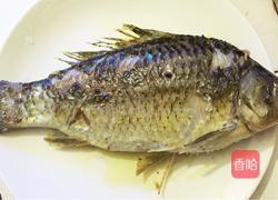 酸菜烧鲫鱼的做法图解3