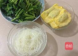 菠菜蛋饺粉丝汤的做法图解1