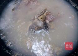 白芍红萝卜鲫鱼汤的做法图解4