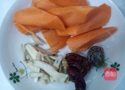 白芍红萝卜鲫鱼汤的做法图解5