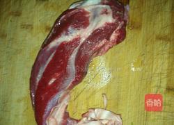 牛腱炖土豆的做法图解1