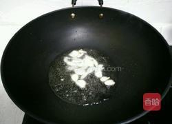 黄瓜炒木耳的做法图解3