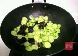 黄瓜炒木耳的做法图解6