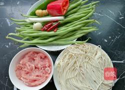 豆角炒肉卤面的做法图解1