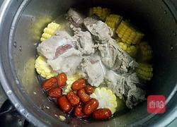 山药玉米板骨汤的做法图解4